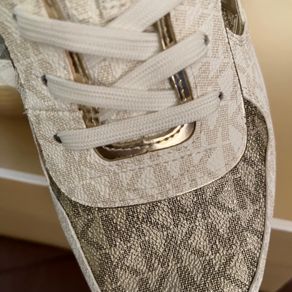 Michael Kors Sneakers - Picture 3 of 7